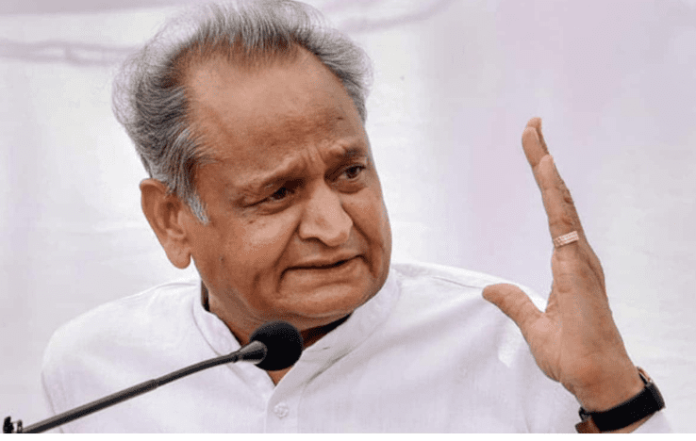 Ashok Gehlot Urges Immediate Distribution of Funds for Rajiv Gandhi Scholarship Scheme 