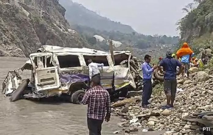 Tragic Accident: 10 Dead as Tempo Traveller Plunges Into Gorge in Uttarakhand