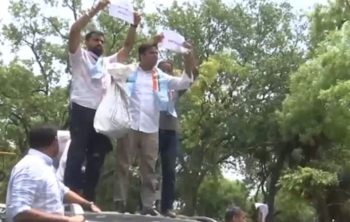 Protests Outside Education Minister's Home By Youth Congress