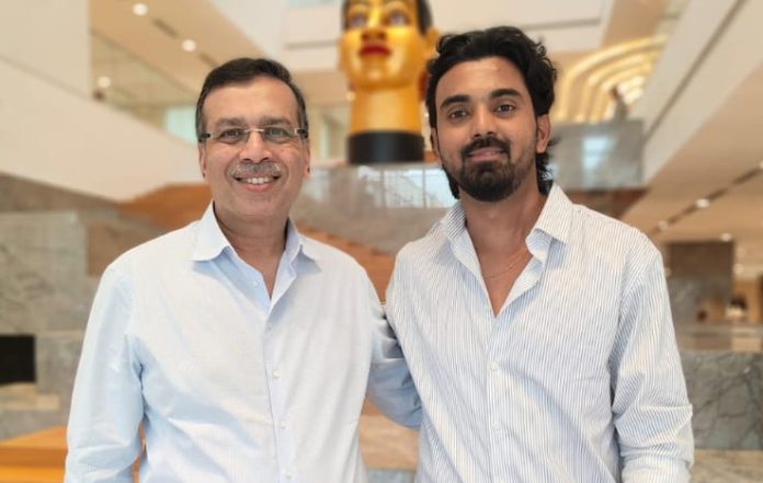 KL Rahul Met LSG Owner Sanjiv Goenka