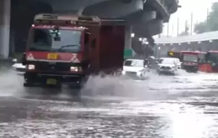 Torrential Rains in Delhi Create Traffic Chaos and More...!