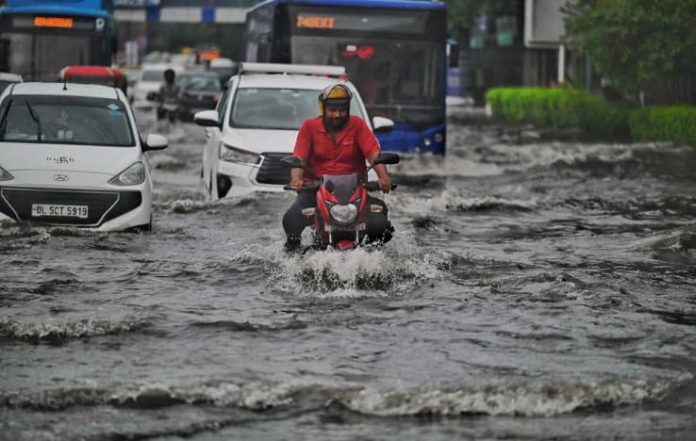 Delhi-NCR Faces Severe Waterlogging,  Police Issue Traffic Advisory