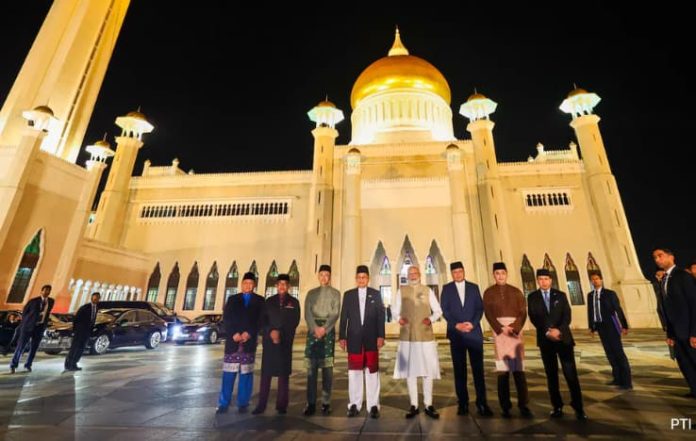 PM Modi Visits Brunei’s Iconic Mosque