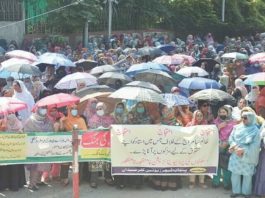 Lahore Teachers Protest Against "Controversial" Policies