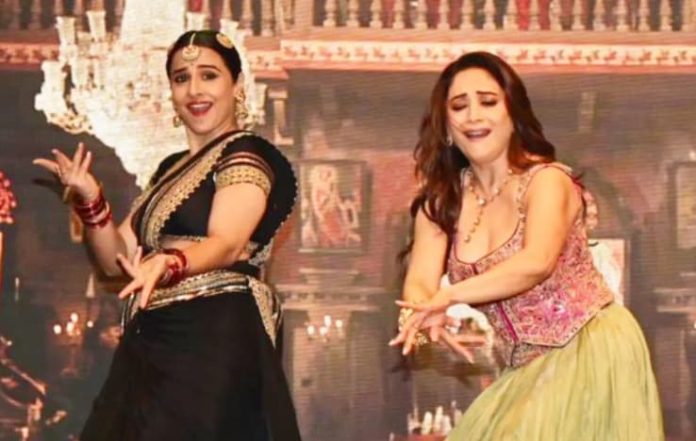 WATCH: Madhuri-Vidya’s Powerful Live 'Ami Je Tomar' Duet