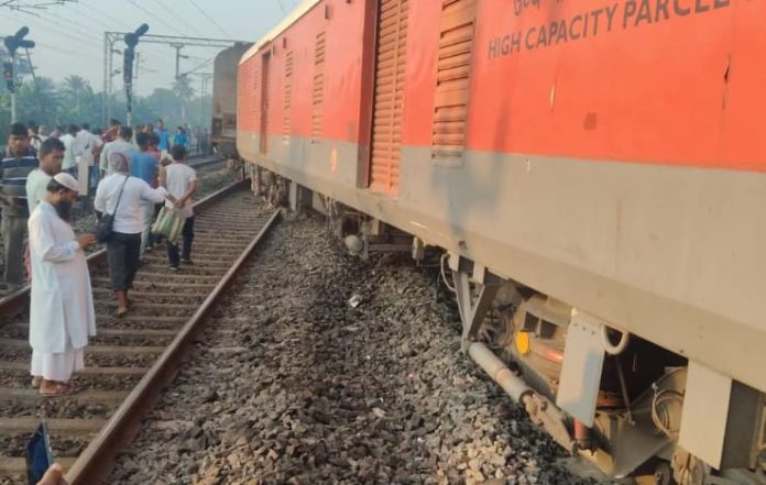 Secunderabad-Shalimar Express Derails in West Bengal